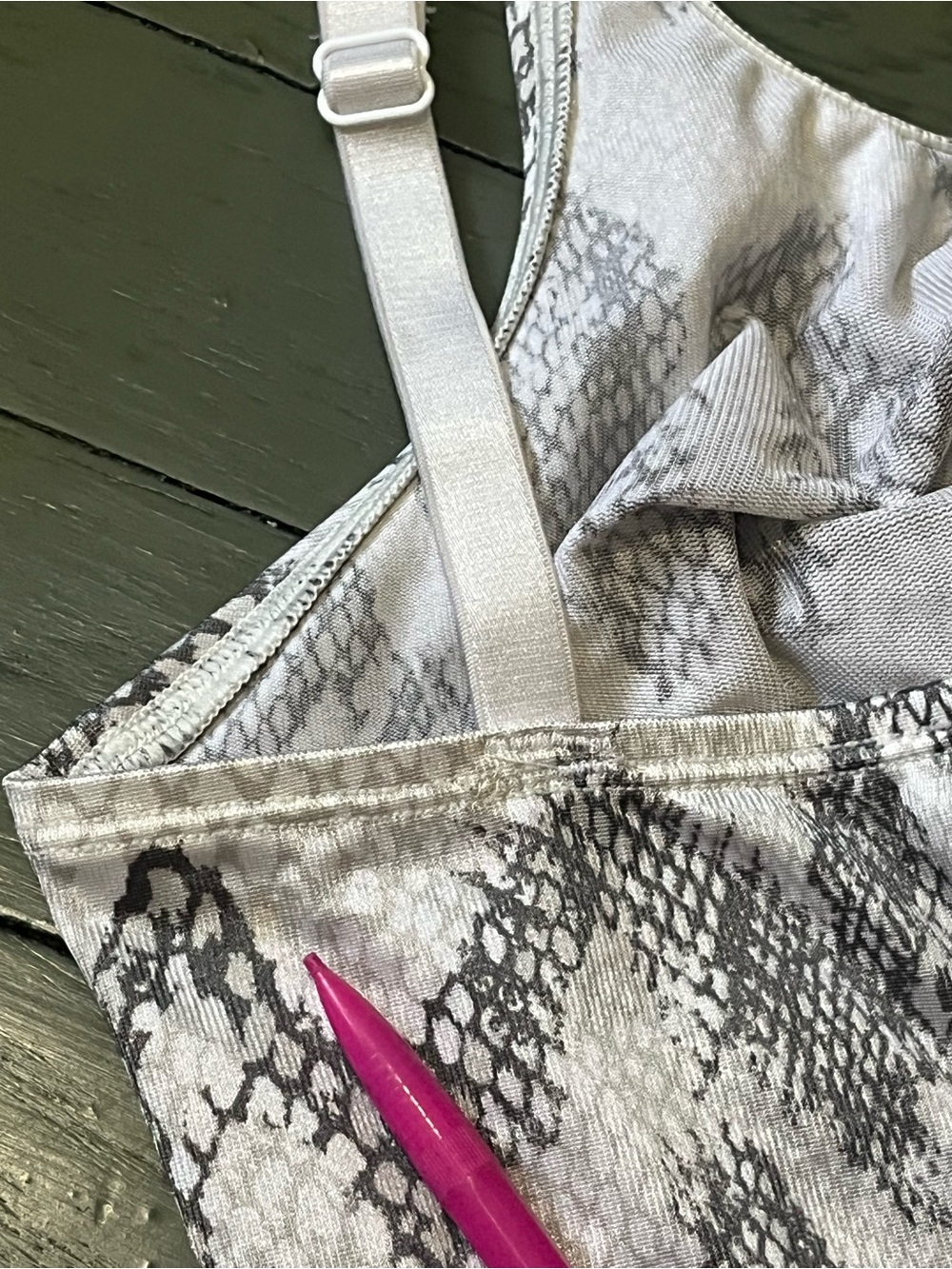 Ruby Ribbon Size 34 Shapewear Cami Tank Top Built-In Bra White Gray Print - Picture 11 of 12
